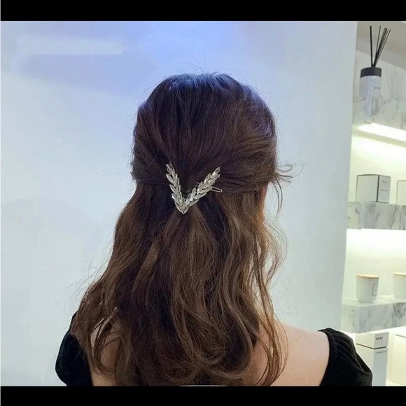 Accessories - Elegant Rhinestone Hair Clip